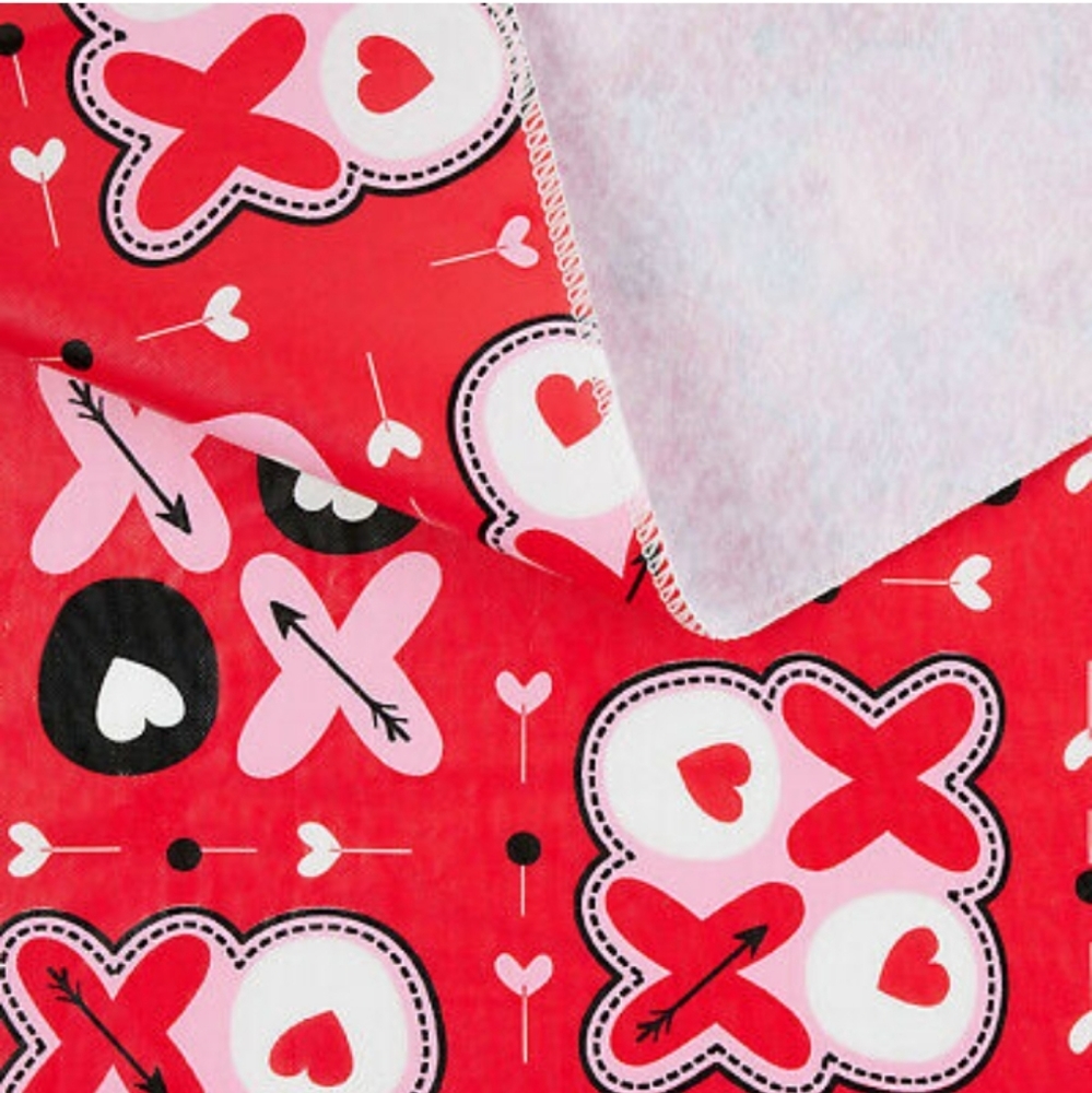 Hugs & Kisses Red Oblong Peva Tablecloth - Picture 3 of 4